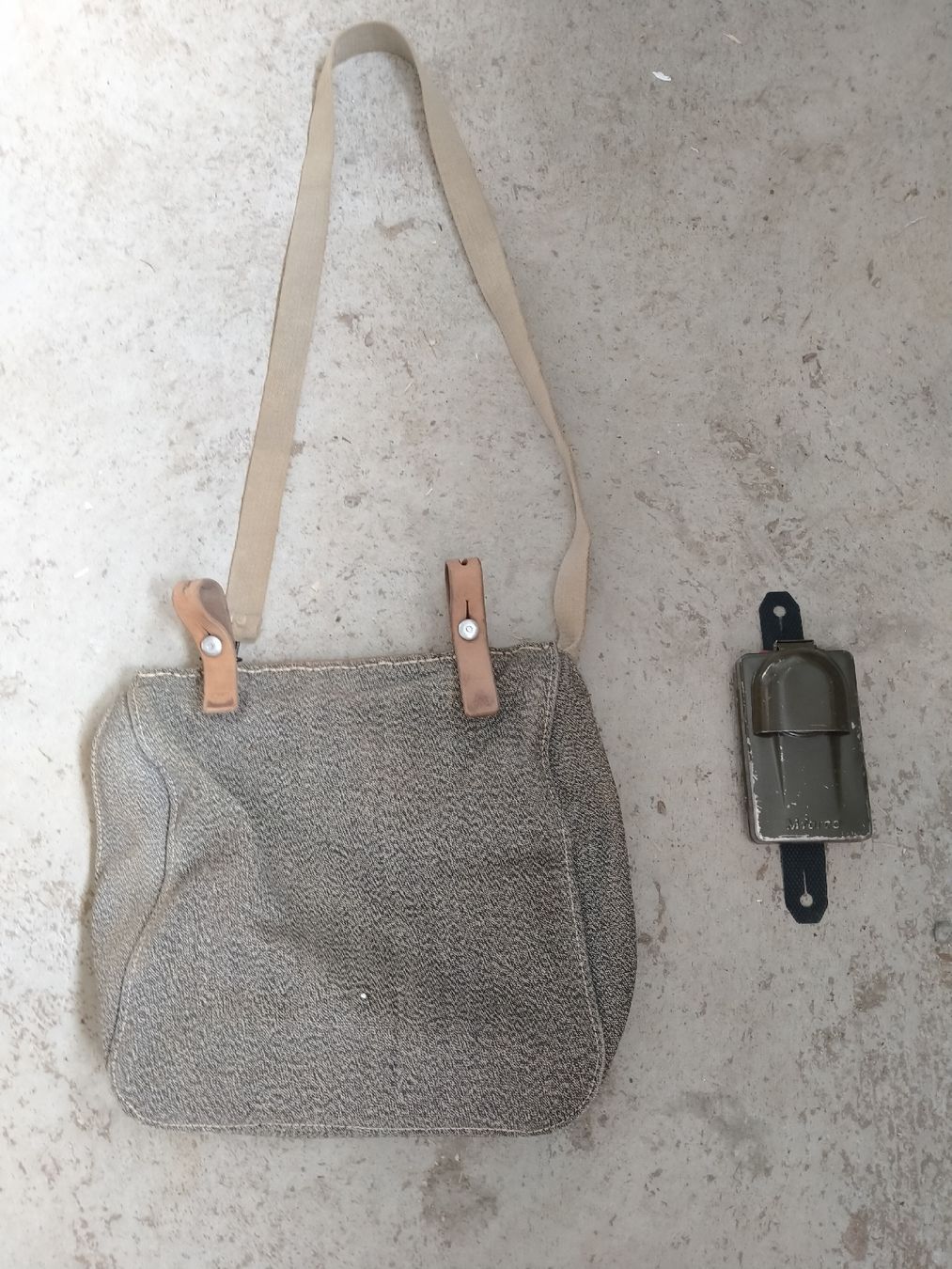 Schweizer Armee Borse: sac à pain + lampe armée suisse – Usato da Miège venduto da sorman