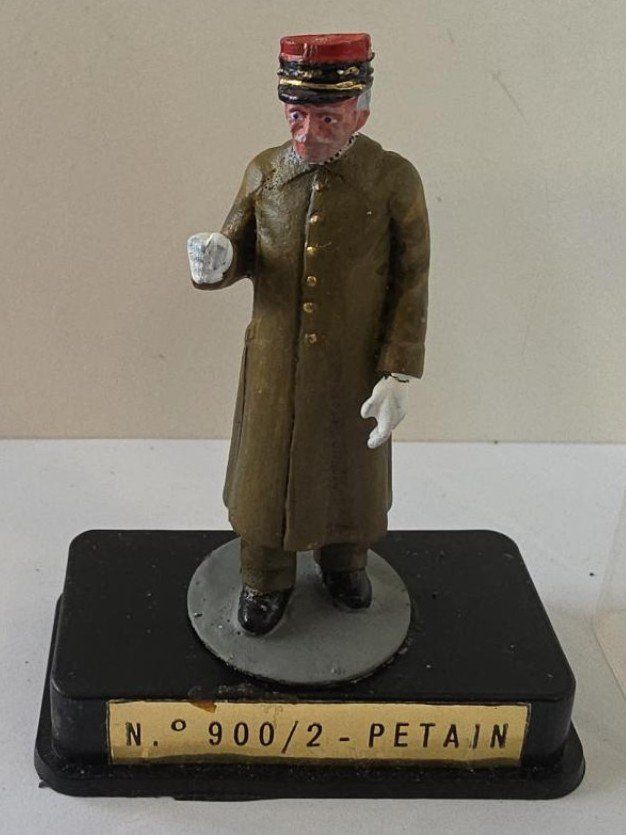 Statuette: Alymer figurine Maréchal Pétain 900/2 – Usato da St-Sulpice VD venduto da Davyd-a-Doc 2