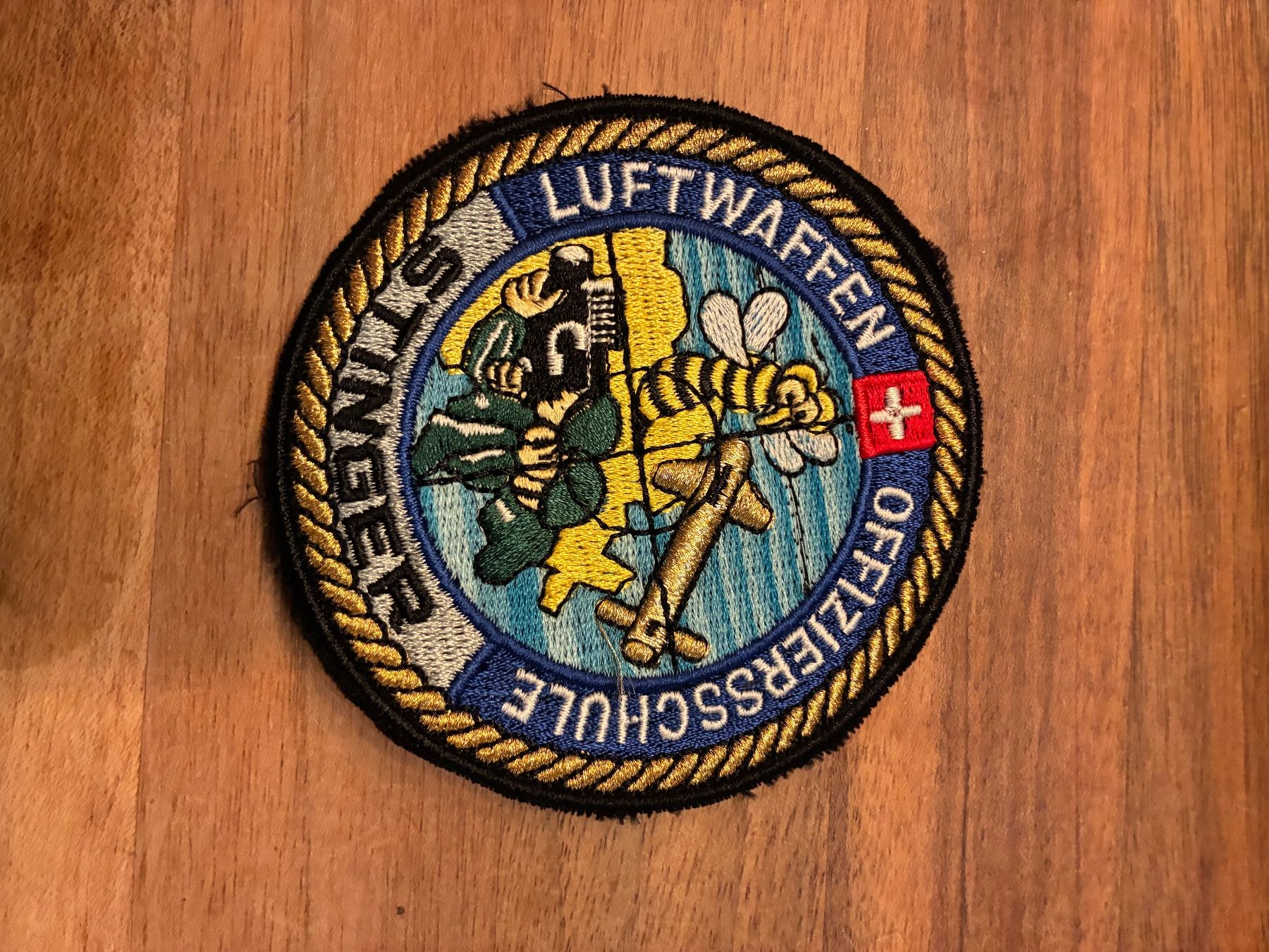 Schweizer Armee Plaketten & Abzeichen: Patch Offiziersschule Luftwaffe – Gebraucht aus Oberiberg von reimet