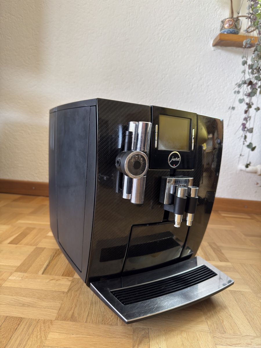Jura Macchine per caffè & Macchine per espresso: Jura Impressa J9 – Usato da Nidau venduto da Vinu96 1