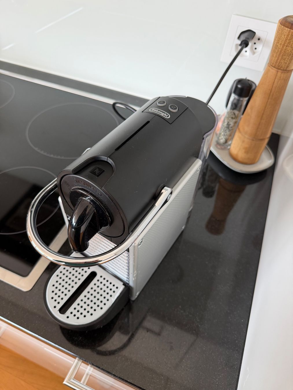De'Longhi Macchine per caffè & Macchine per espresso: Kaffeemaschine Nespresso oder ähnliche Kapseln – Usato da Chur venduto da Caroline__ 2