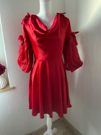 Schönes rotes Satin-Kleid S