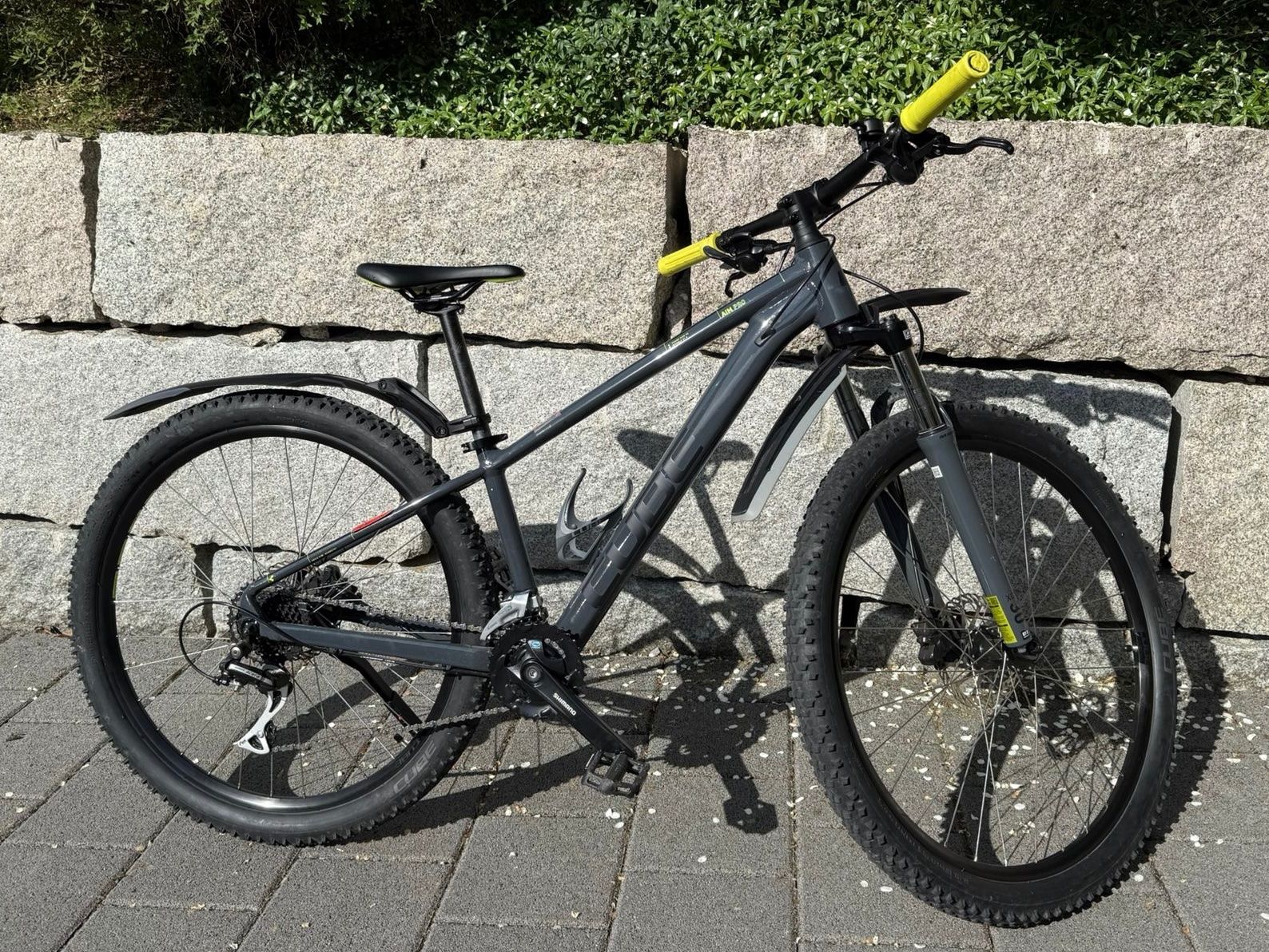 Cube Velos: CUBE Kinder MTB 14 Zoll grau/gelb – Gebraucht aus Sissach von tapasu
