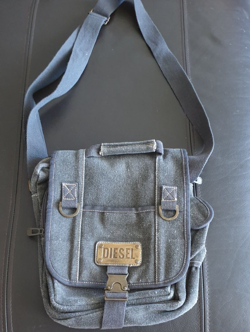 Diesel Taschen: Diesel Umhängetasche – Gebraucht aus Chur von Vintage-Hunter