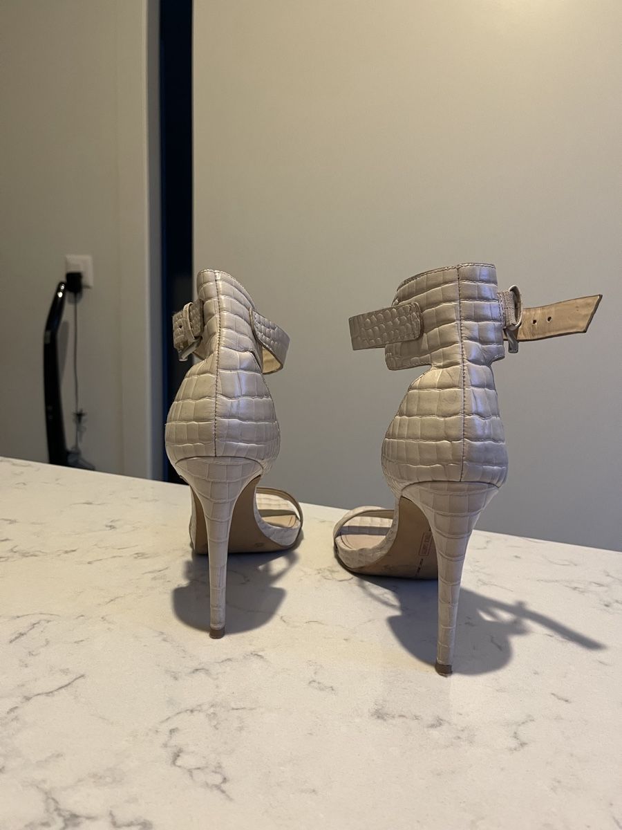Scarpe da donna: Vince Camuto Beige Heels, size 8.5 US – Usato da Mies venduto da nic_yk5d 3