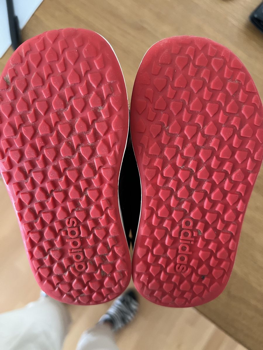Schuhe für Jungen: Addidas Schuhe Grösse 24 – Gebraucht aus Toffen von Vanessa_Germann 2