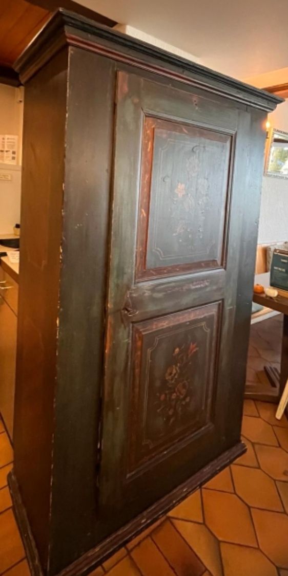 Armadi: Schrank Baujahr 1836 – Usato da Schwarzenegg venduto da musi09 4