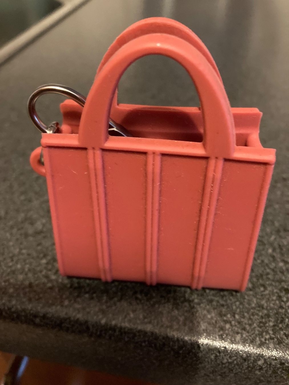 Max Mara Portachiavi: Porte clé/sac Max Mara – Nuovo (secondo la descrizione) da Plan-les-Ouates venduto da Namorona
