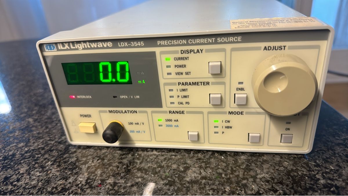 Messen: ILX Lightwave LDX-3545 Präzisionsstromquelle – Gebraucht aus Fislisbach von Special24
