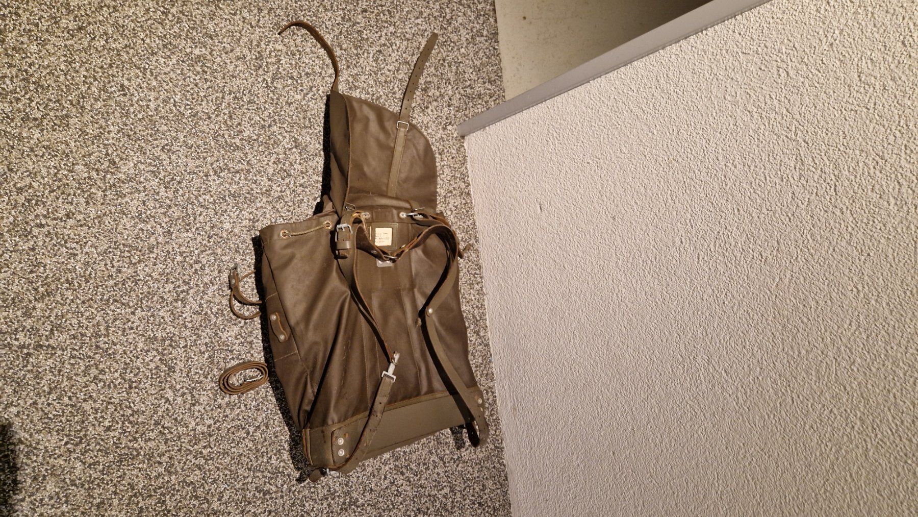Schweizer Armee Zaini: Militärrucksack – Usato da Ostermundigen venduto da Bonanza8 2