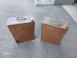  Deux bidons vintage 