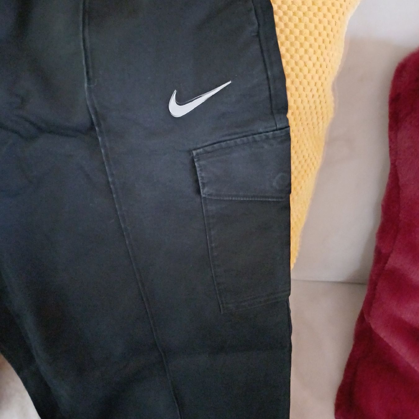 Nike Pantaloni: Pantalon Nike – Usato da Bex venduto da Sakito 1