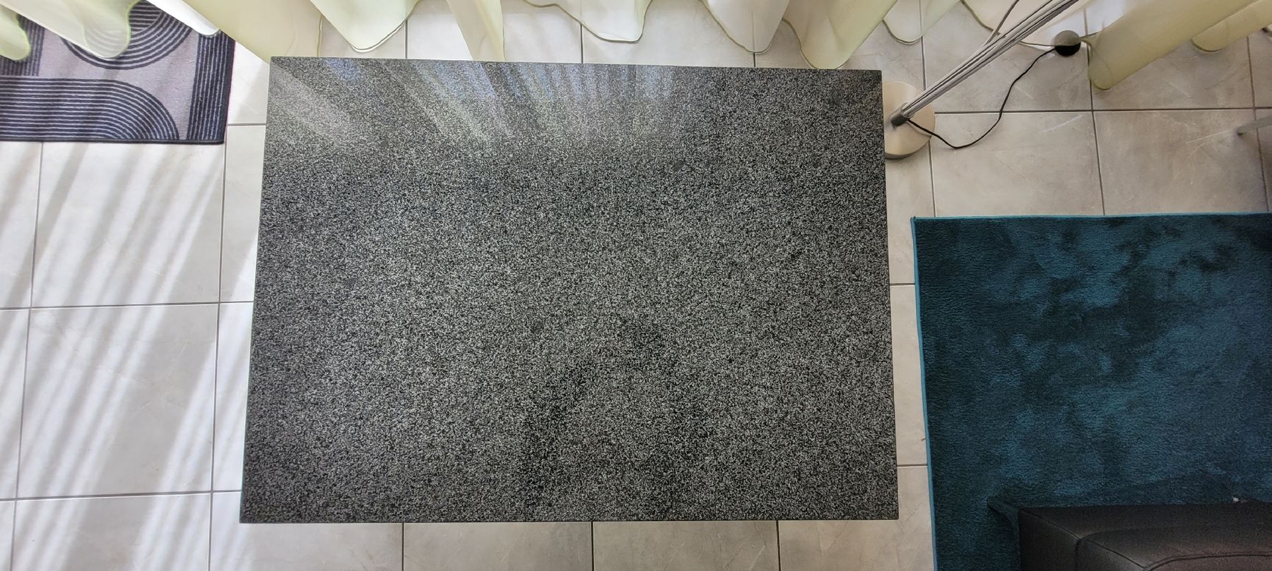 Tavoli: Schöner Couchtisch, Granitplatte, Metallgestell. – Usato da Kreuzlingen venduto da Knecht3 2