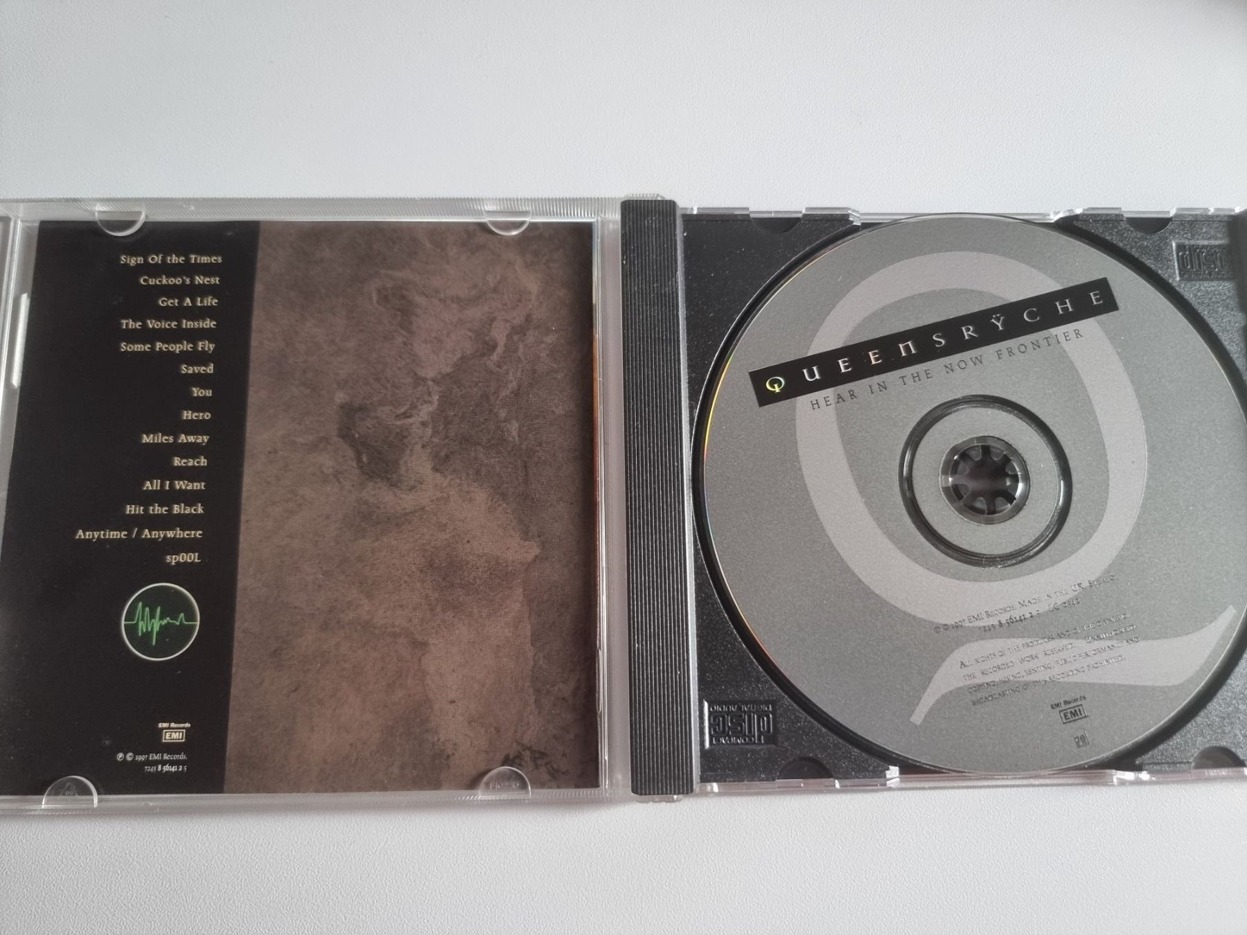 CDs: CD Queensrÿche - Hear in the Now Frontier – Gebraucht aus Schaffhausen von Kellerrassel 2