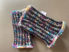 HANDGESTRICKTE PULSWÄRMER / HANDSTULPEN AUS WOLLE