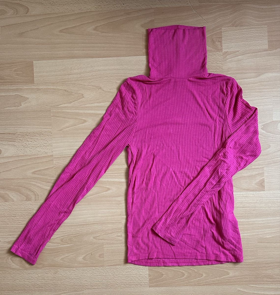 Lotti di vestiti: Rollkragenpullover in Pink und Gelb, Grösse S/M – Usato da Romanshorn venduto da Butterdog