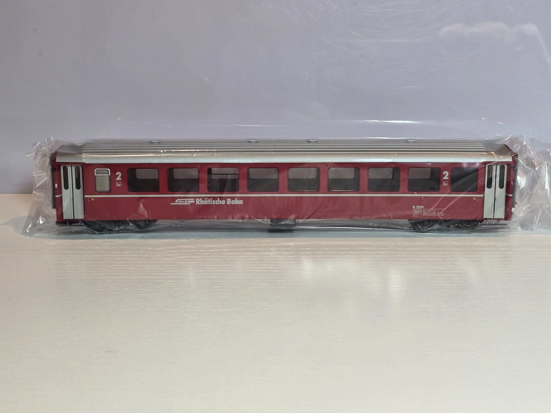 Bemo Modellini di ferrovie: Bemo 3250156, RhB, B 2296, Einheitswagen I, refit, Vitrine – Nuovo (secondo la descrizione) da Kloten venduto da Nicola2 3
