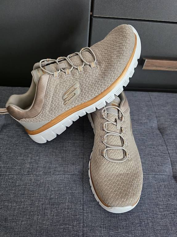 Chaussures femmes: Skechers NEU Gr. 39 – D'occasion à Siebnen par mar_n7g9