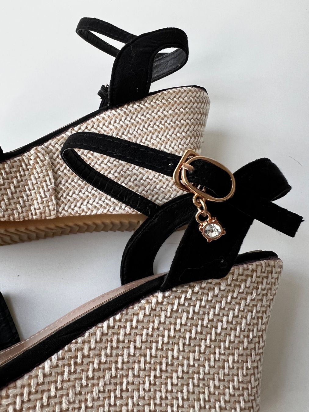 Scarpe da donna: 2x Sandalen schwarz Gr. 40 – Usato da Aarau venduto da Obdulia 5