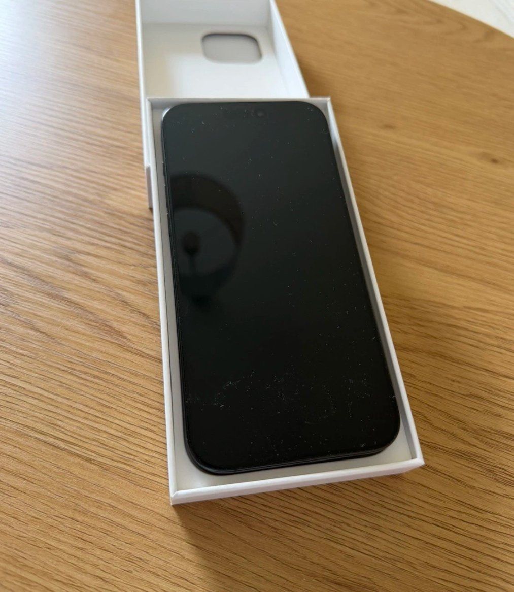 Apple Telefoni cellulari / Smartphones: iPhone 16 Pro Max (256GB) Akku 90% – Usato da Luzern venduto da Waince786 1