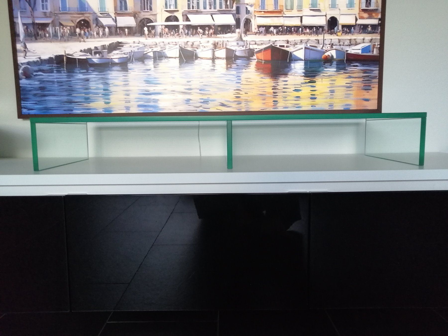 TV Möbel: Fernsehmöbel aus Glas – Gebraucht aus Thal von Chinev