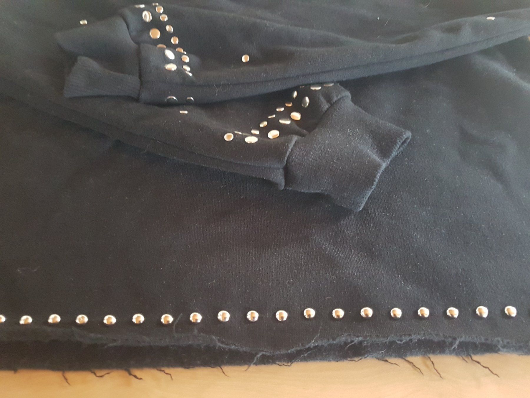 C&A Maglioni & Felpe: Pull avec capuchon taille M marque C&A 52% coton – Usato da Villiers venduto da san_jn5w 1