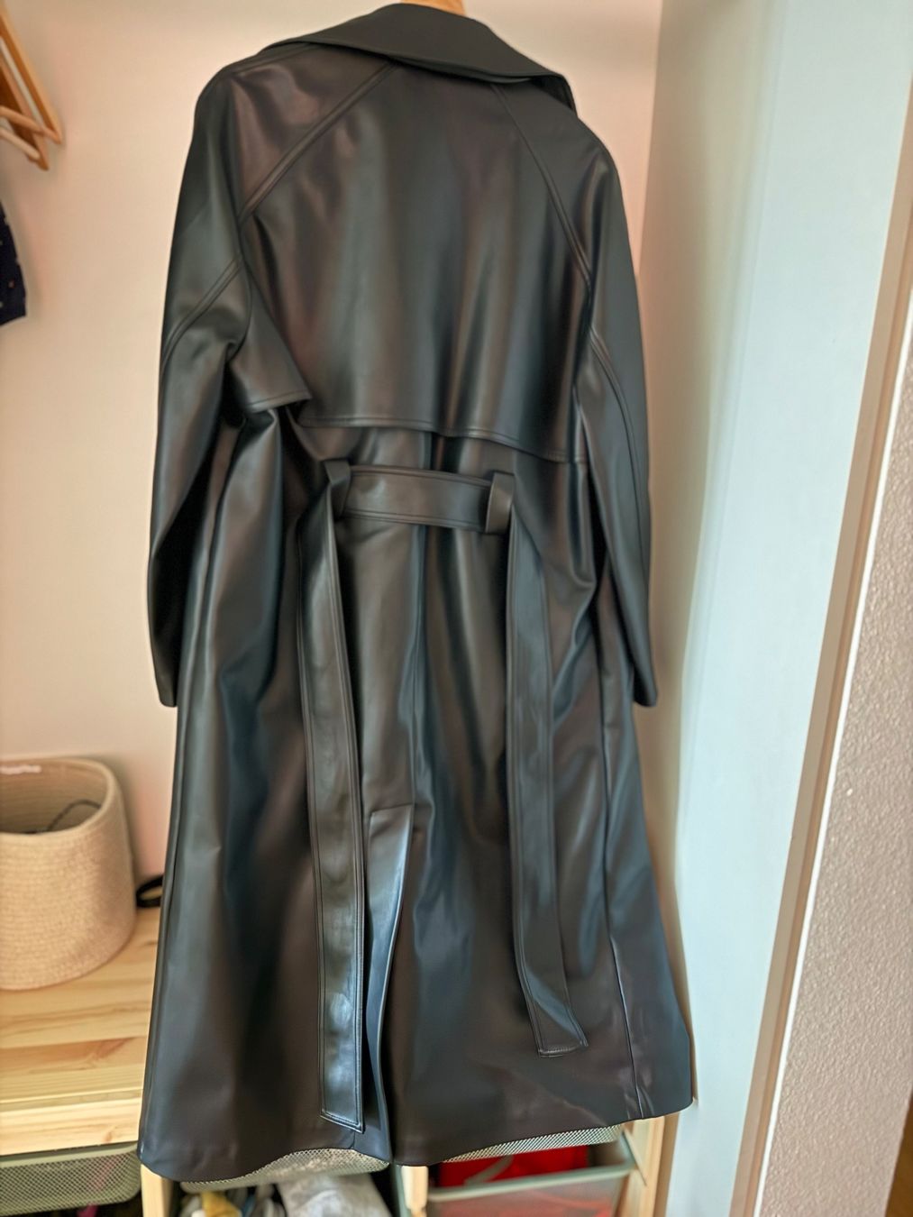 Mango Mäntel: Kunstleder Mantel MANGO – Gebraucht aus Reinach BL von art_s5th 1