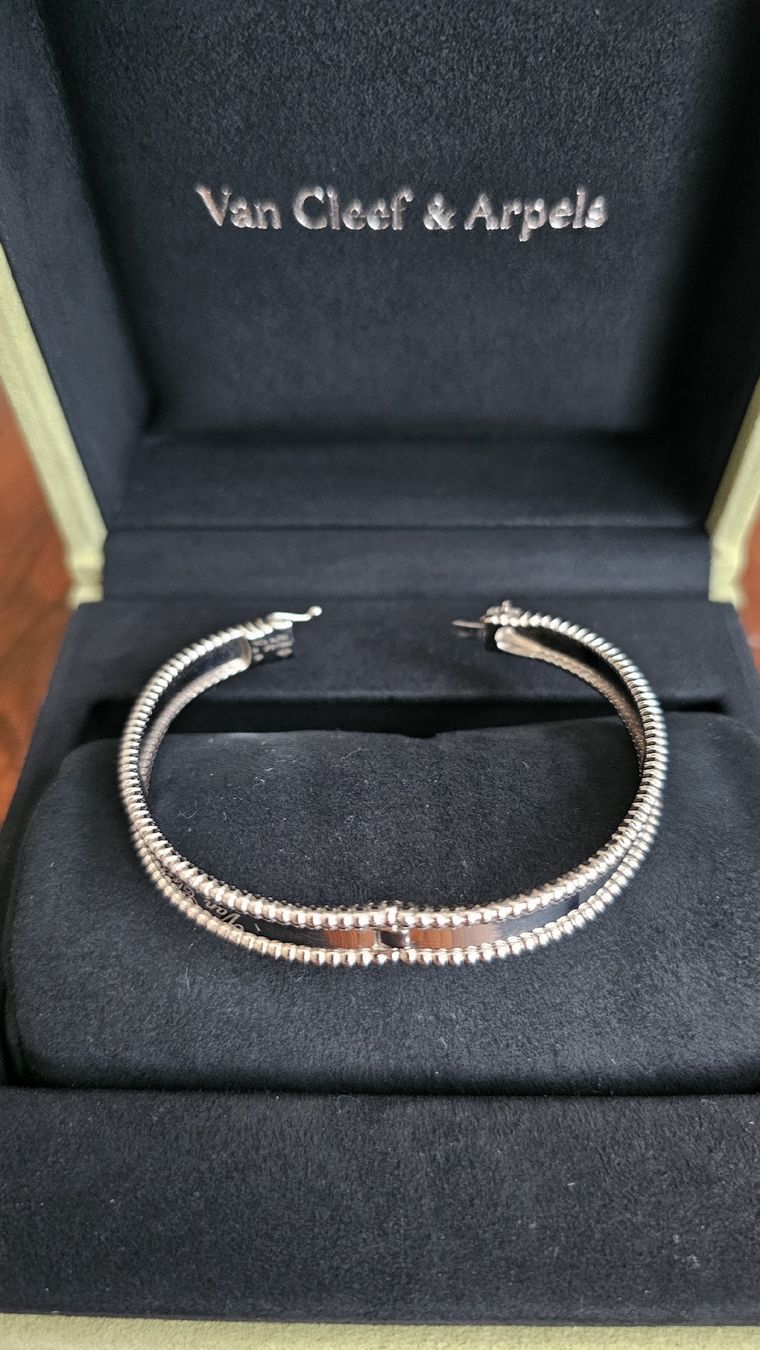 Van Cleef Bracciali & Braccialetti: Van Cleef & Arpels Perlée Signature Bracelet, medium model – Usato da Hünenberg venduto da mar_vqb7 2