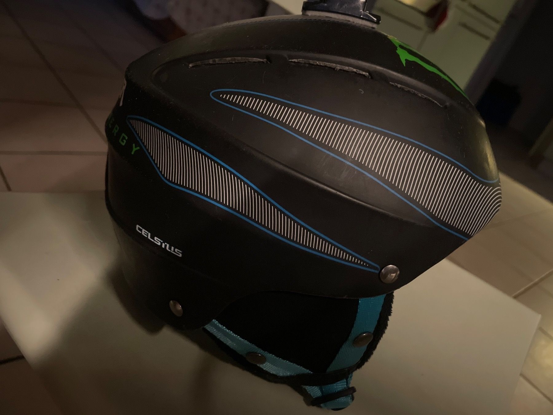 Casques: Schwarzer Celsius Jugend Skihelm 53-55cm – D'occasion à Obergerlafingen par cabo4 2