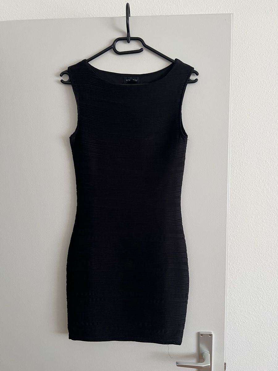 Vestiti: Amisu schwarzes Etuikleid - S/36 – Usato da Rothrist venduto da FL_17