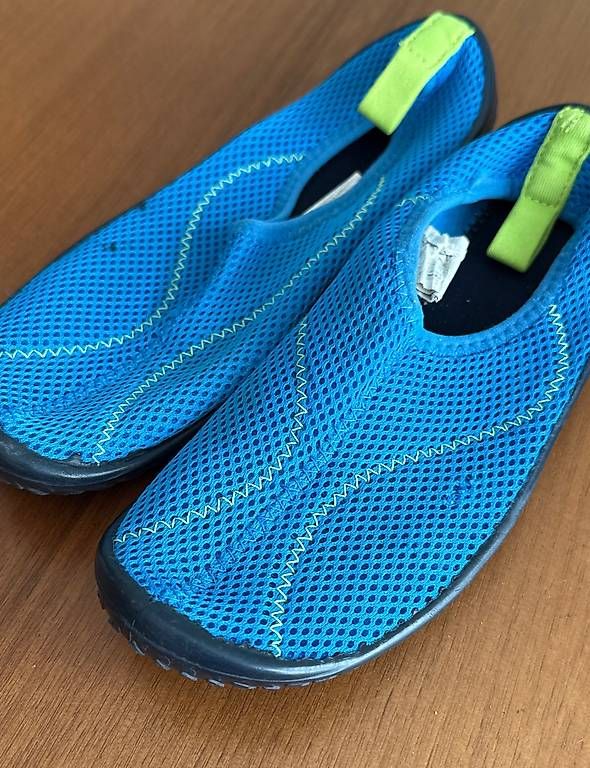 Scarpe da uomo: Wasserschuhe Gr 34-35 – Usato da Unterägeri venduto da Dan_6bcw