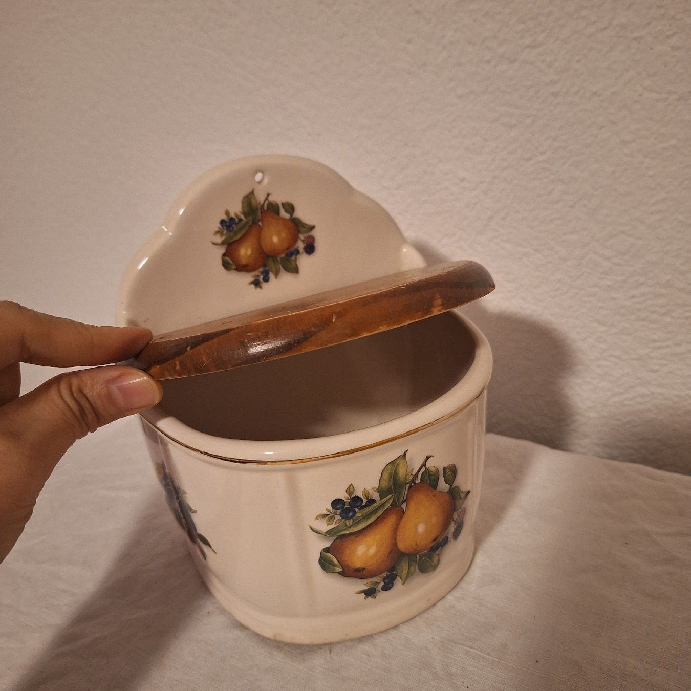 Pentole: Versand möglich.  Nostalgische Vorratsbehälter, Keramik Holz – Usato da Winterthur venduto da Goldpipau 5