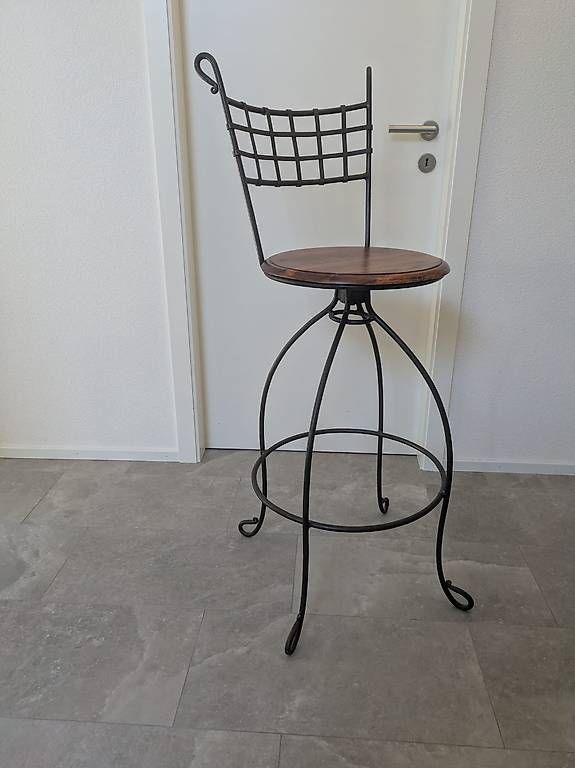 Tabourets:  2 Chaises / tabourets de bar – D'occasion à Corcelles-le-Jorat par jmirand