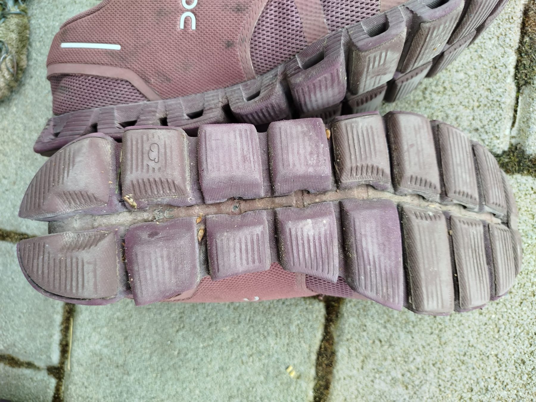 Scarpe da donna: On Cloud Damen Laufschuhe Gr. 40.5 – Usato da Hohentannen venduto da MagmaCollectibles