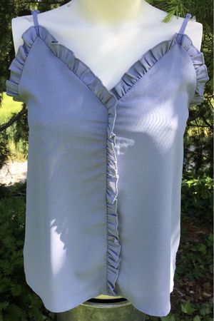 Süsses, luftiges Top mit reizenden Volants, taubenblau, XS