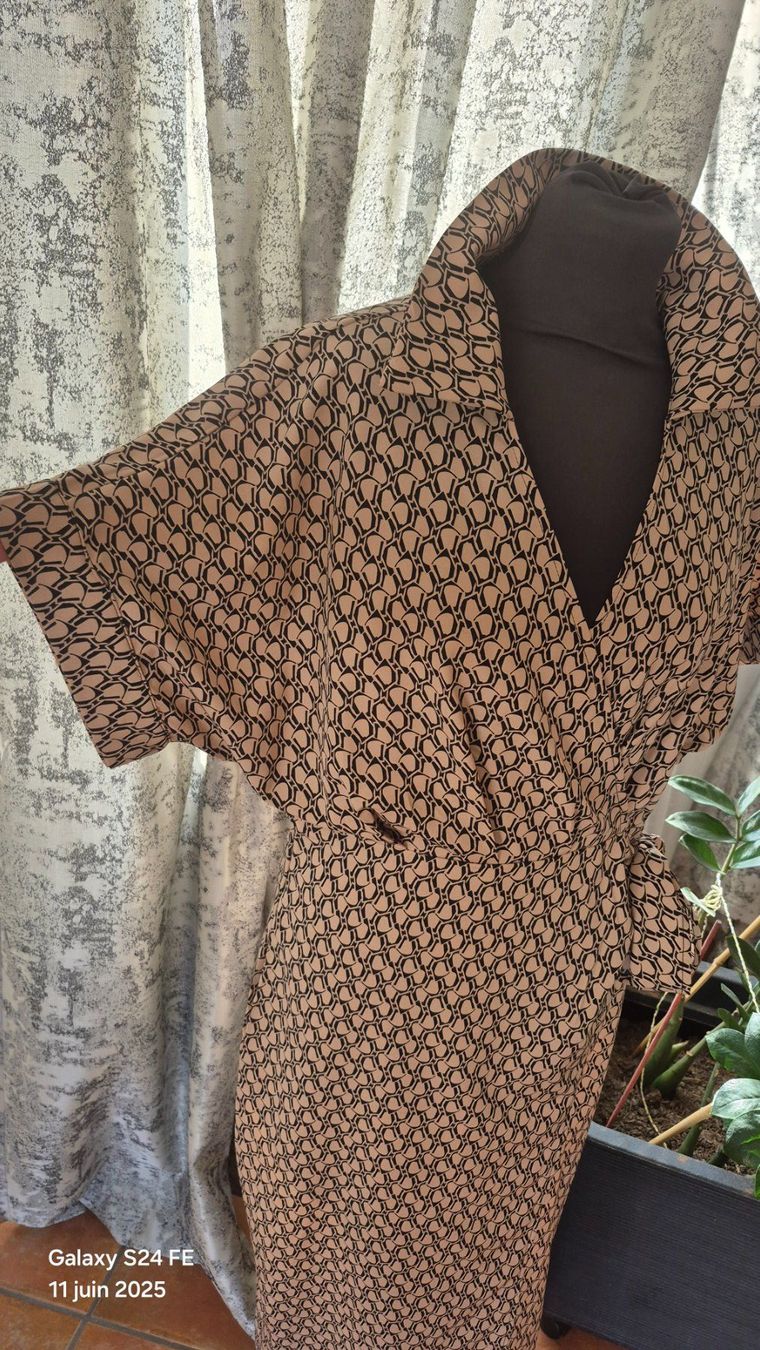 Kleider: Belle robe d'été élégante.  L – Neu (gemäss Beschreibung) aus Reconvilier von something4you 4