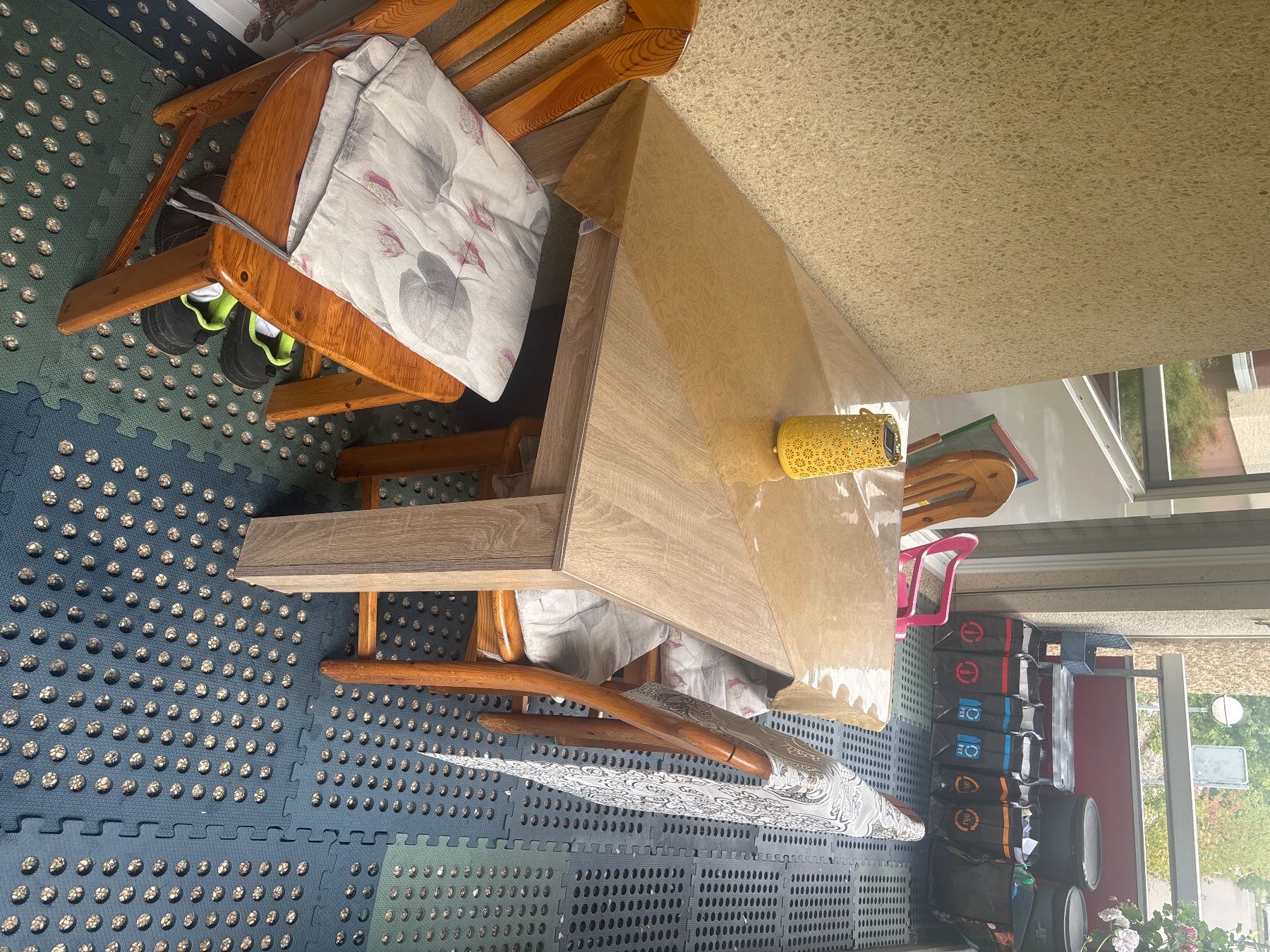 Tische: Table avec chaises à vendre – Gebraucht aus Granges-Paccot von Zhika.N 2