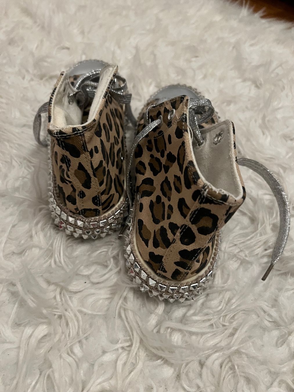 Scarpe da donna: Baskets léopard à clous argentés tendance ✨ – Usato da Lausanne venduto da arm_7t8p 1