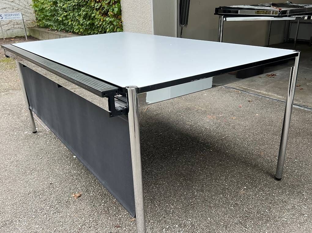 Tables: USM Tisch weiss – D'occasion à Wallenbuch par Muemmu