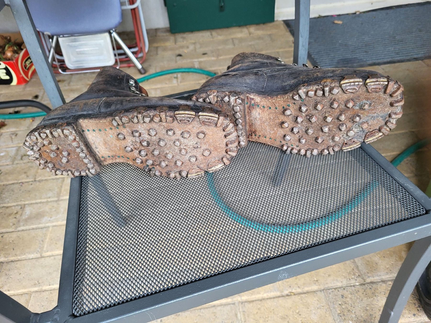 Scarpe da uomo: antike Holzschuhe – Usato da Sins venduto da Sorte 4