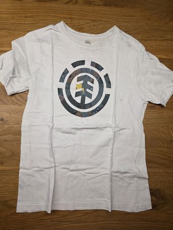 Coole T-Shirts im Paket abzugeben, Grösse 152,