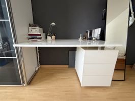 Schreibtisch Interio weiss mit Schubladen&Chrome 140x69cm