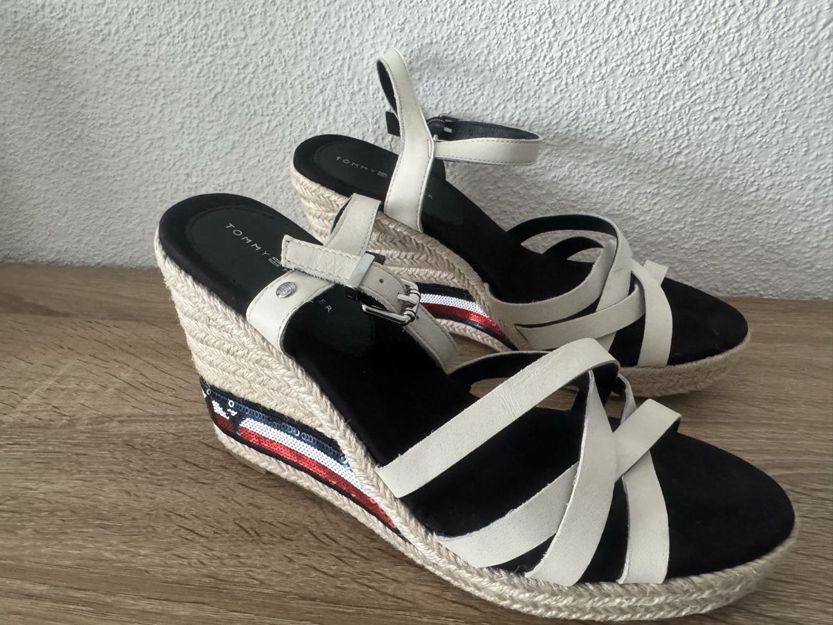 Tommy Hilfiger Damenschuhe: Sandales compensées Tommy Hilfiger, t.38.5 – Gebraucht aus Biel/Bienne von 2Cheesecake 4
