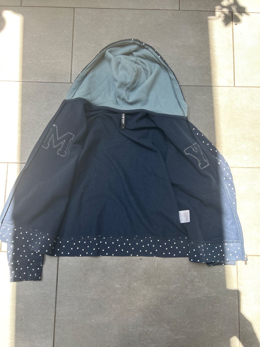 Pulls & Sweat-shirts: Kapuzenjacke Gr. M – D'occasion à Iseltwald par Waldisch 1