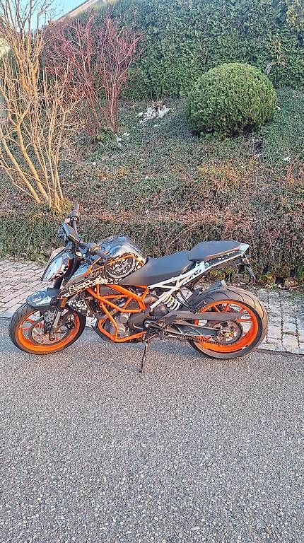 Strada: Ktm Duke 390 – Usato da Sonceboz-Sombeval venduto da RemoB13 2
