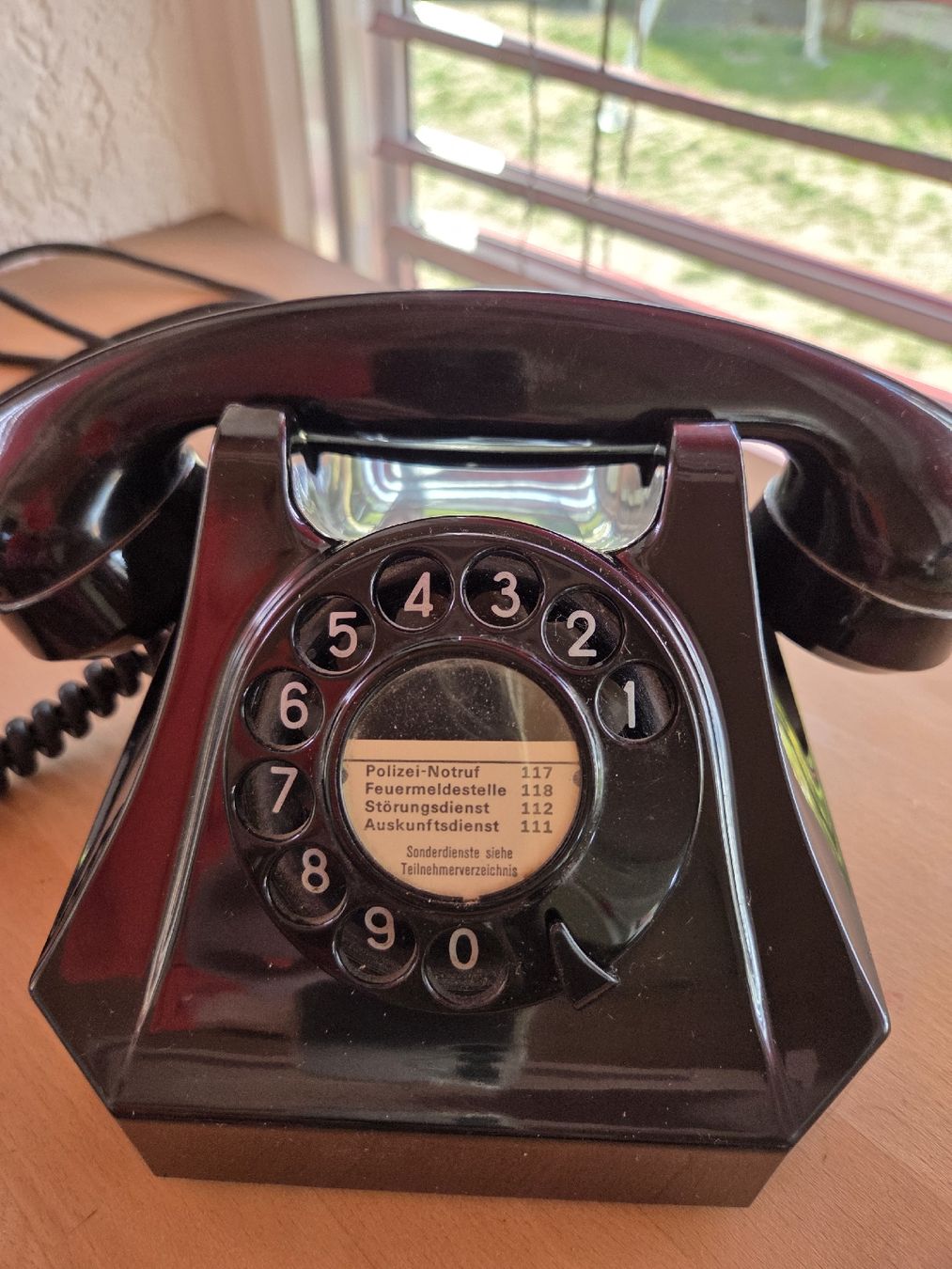 Téléphones: Altes PTT Tischtelefon Modell 50 – D'occasion à Rickenbach Sulz par Kodachrom 4