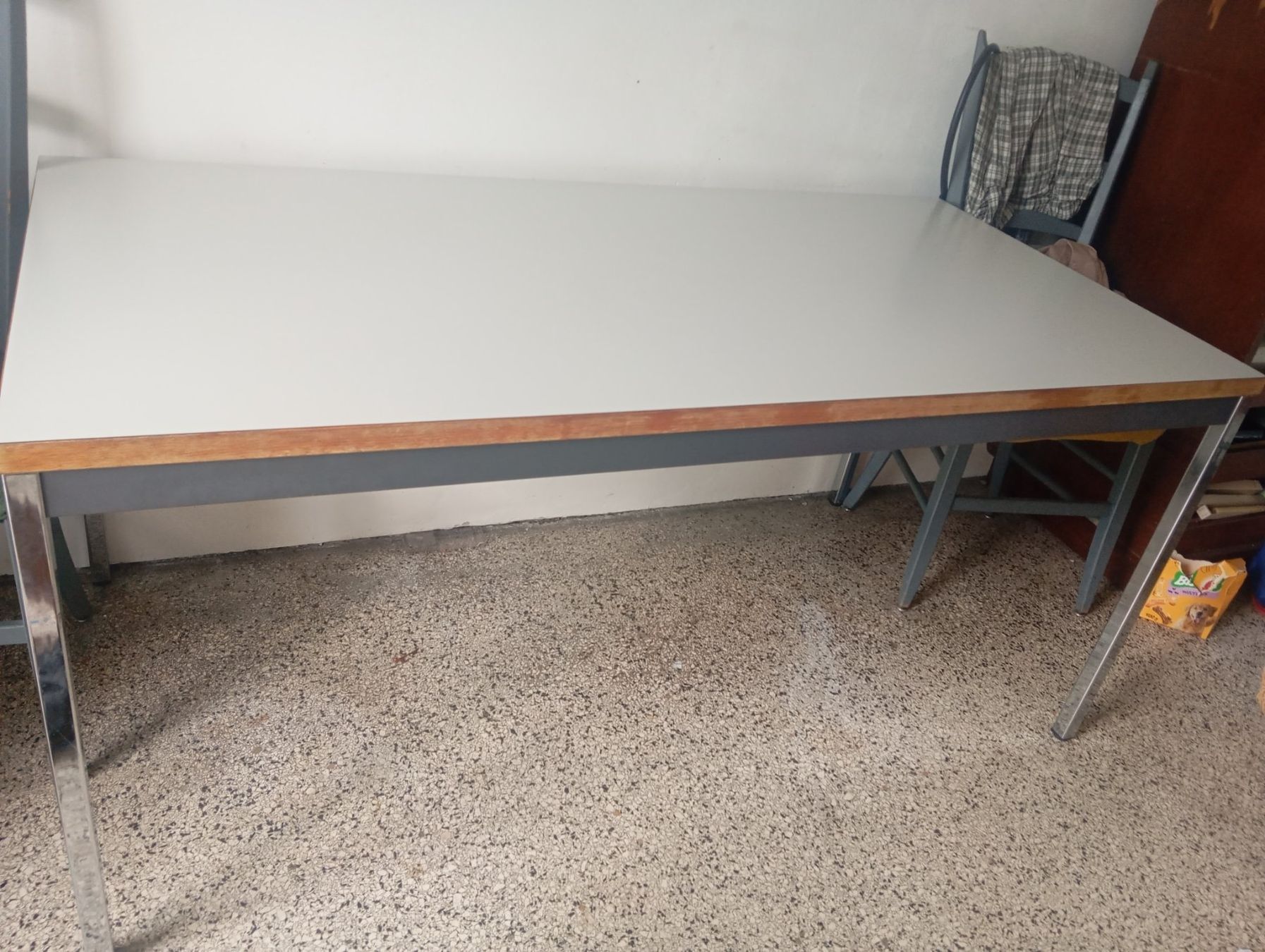 Tables: Solider Tisch  mit 30 mm Platte – D'occasion à Basel par Petergunn