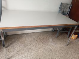 Solider Tisch  mit 30 mm Platte