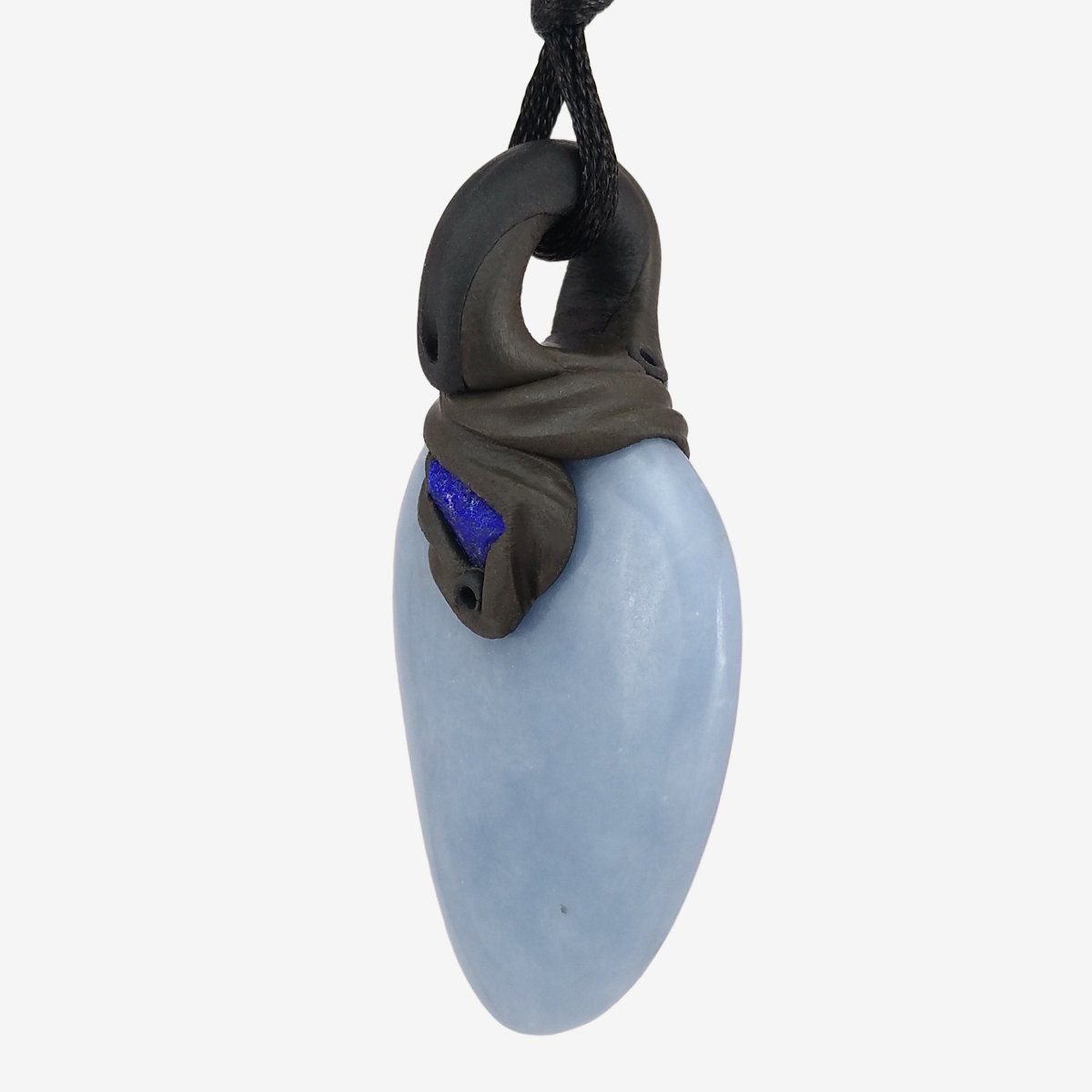 Minerali & Pietre curative: Angelit Steinanhänger mit eingefasstem Lapislazuli – Nuovo e nell'imballaggio originale da Meilen venduto da BYRD-Design 1