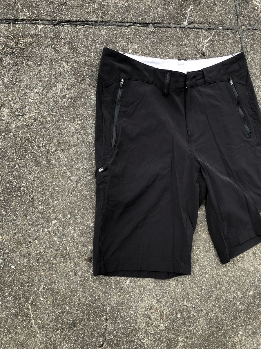 North Face Pantaloni: North Face Shorts – Usato da Fribourg venduto da ann_l9b7 4